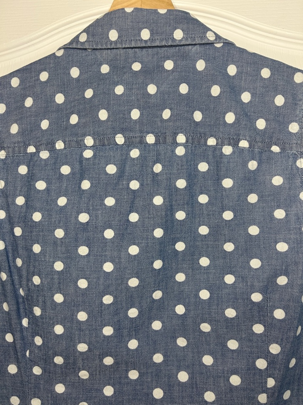 Tommy Hilfiger Top Women’s M Sleeveless Blue Chambray White Polka Dot Button Up - Picture 6 of 10
